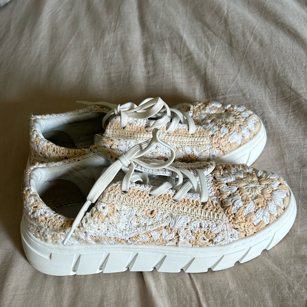 🌟 HP 🌟 Free People Crochet Sneakers